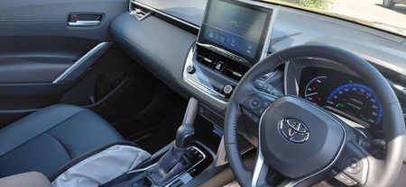 2026-Toyota-Corolla-Cross-18-XS-Hybrid_3