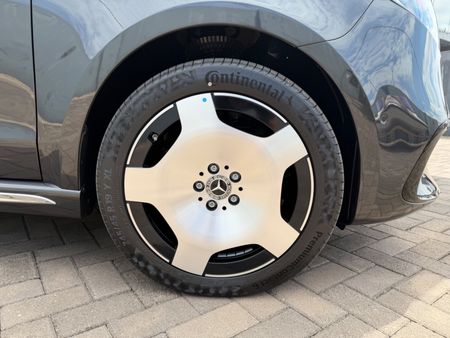 2026-Mercedes-Benz-V-Class-2026-Mercedes-Benz-V300d-Exclusive-Luxury-Spec_10