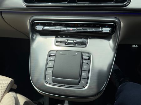 2026-Mercedes-Benz-V-Class-2026-Mercedes-Benz-V300d-Exclusive-Luxury-Spec_13