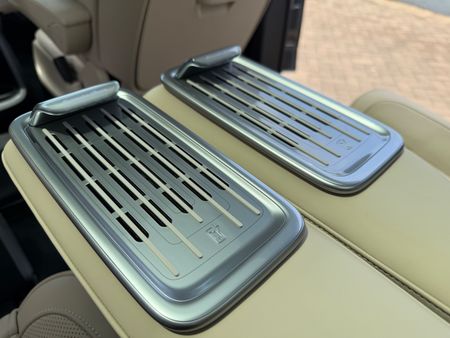 2026-Mercedes-Benz-V-Class-2026-Mercedes-Benz-V300d-Exclusive-Luxury-Spec_17