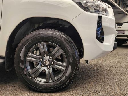2026-Toyota-Hilux-24-GD-6-Raised-Body-Raider-Auto-Double-Cab_9