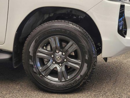 2026-Toyota-Hilux-24-GD-6-Raised-Body-Raider-Auto-Double-Cab_21