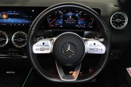 2024-Mercedes-Benz-GLB-220d-Progressive_9