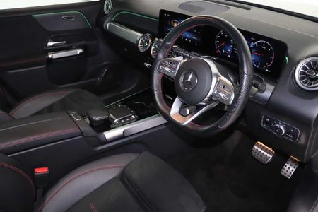 2024-Mercedes-Benz-GLB-220d-Progressive_10