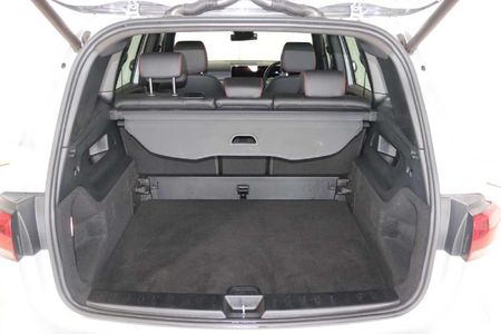 2024-Mercedes-Benz-GLB-220d-Progressive_6