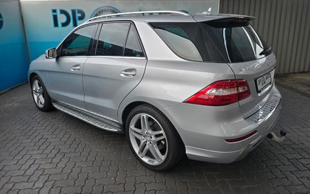 2015-Mercedes-Benz-ML-ML-350-BLUETEC-AMG_10