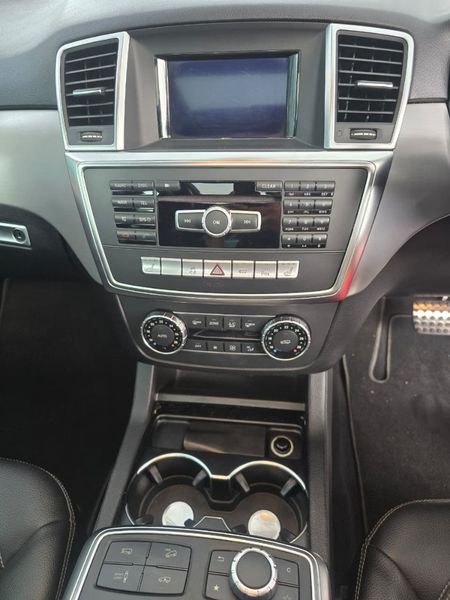 2015-Mercedes-Benz-ML-ML-350-BLUETEC-AMG_14