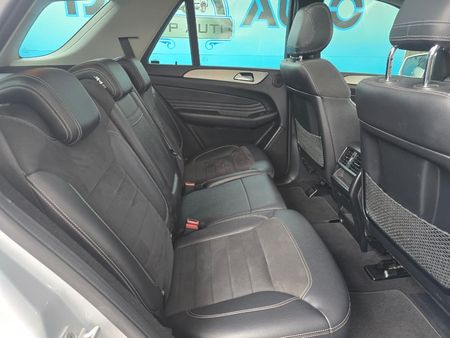 2015-Mercedes-Benz-ML-ML-350-BLUETEC-AMG_21