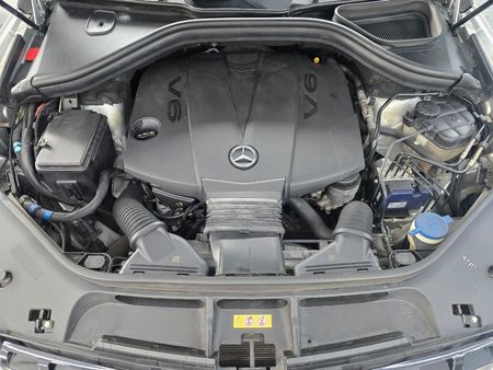 2015-Mercedes-Benz-ML-ML-350-BLUETEC-AMG_22