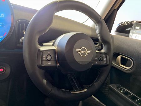 2025-MINI-Hatch-Cooper-Auto_18