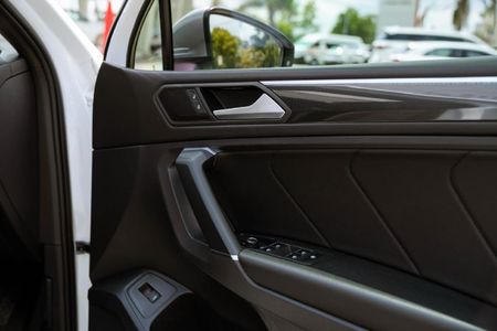 2020-Volkswagen-Tiguan-Allspace-20-TSI-Highline-4Motion-Auto-162kW_14