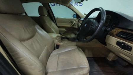 2005-BMW-3-Series-325i-Auto_10