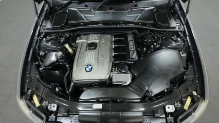 2005-BMW-3-Series-325i-Auto_16