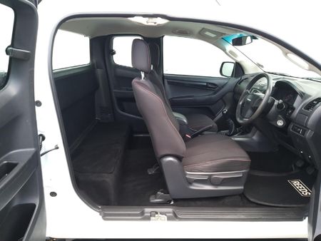 2022-Isuzu-D-Max-250-HO-Hi-Rider-Extended-Cab_13