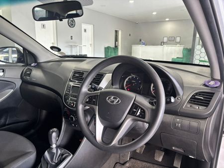 2016-Hyundai-Accent-16-GLS-Fluid_4