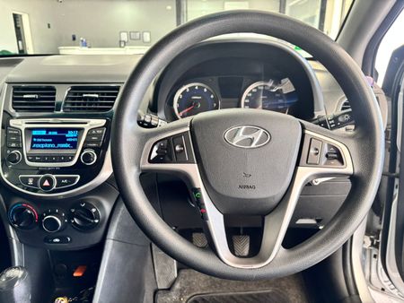 2016-Hyundai-Accent-16-GLS-Fluid_6