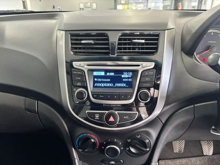 2016-Hyundai-Accent-16-GLS-Fluid_8