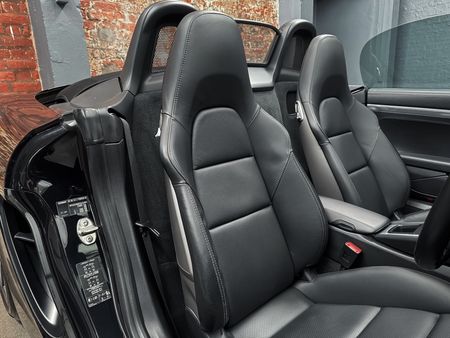 2015-Porsche-Boxster-GTS-Auto_12