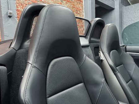 2015-Porsche-Boxster-GTS-Auto_13