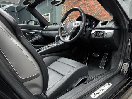2015-Porsche-Boxster-GTS-Auto_27