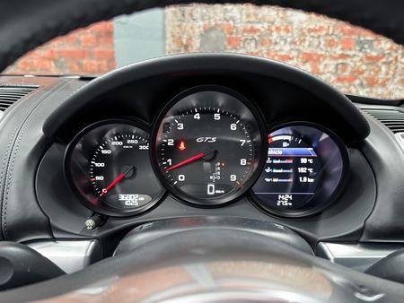 2015-Porsche-Boxster-GTS-Auto_31