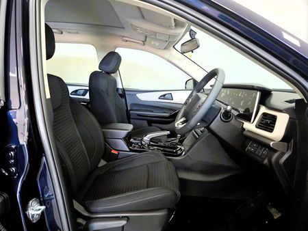 2025-Mahindra-XUV-700-20-AX5-Auto_2