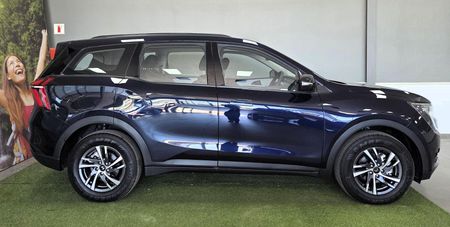 2025-Mahindra-XUV-700-20-AX5-Auto_5