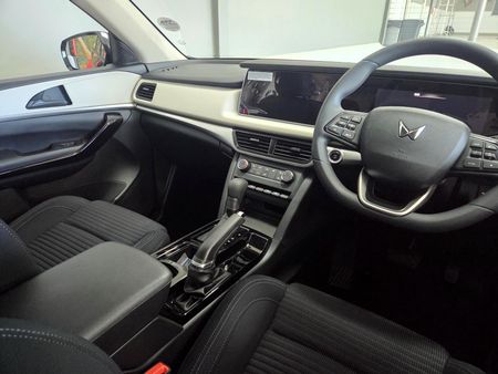 2025-Mahindra-XUV-700-20-AX5-Auto_7
