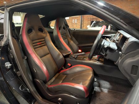 2016-Nissan-GT-R-Black-Edition_12