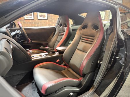 2016-Nissan-GT-R-Black-Edition_15