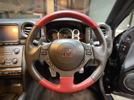 2016-Nissan-GT-R-Black-Edition_20