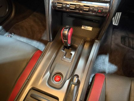 2016-Nissan-GT-R-Black-Edition_22