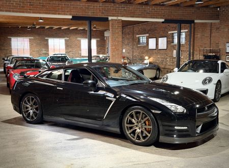 2016-Nissan-GT-R-Black-Edition_3