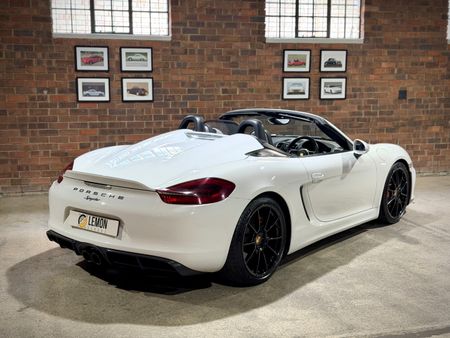 2016-Porsche-Boxster-Spyder_9