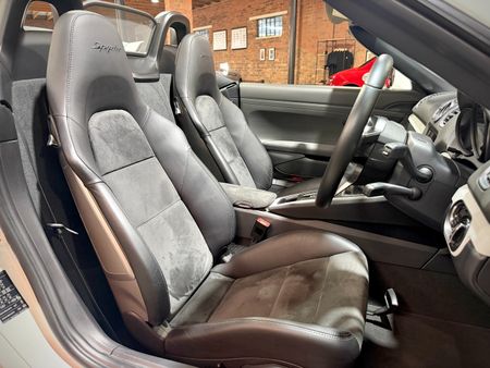 2016-Porsche-Boxster-Spyder_11