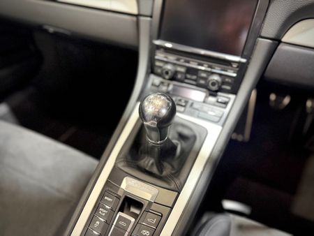 2016-Porsche-Boxster-Spyder_17