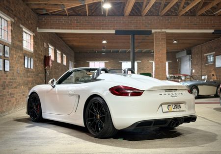 2016-Porsche-Boxster-Spyder_1