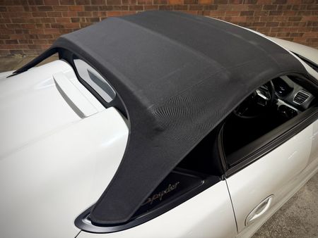 2016-Porsche-Boxster-Spyder_22