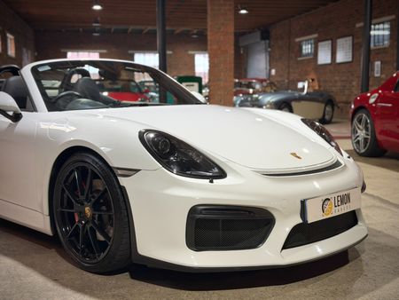 2016-Porsche-Boxster-Spyder_5