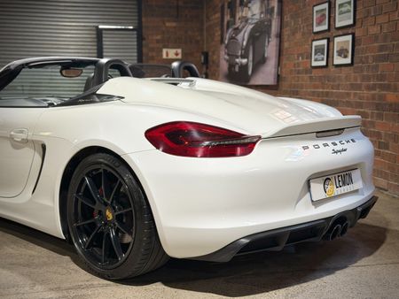 2016-Porsche-Boxster-Spyder_8