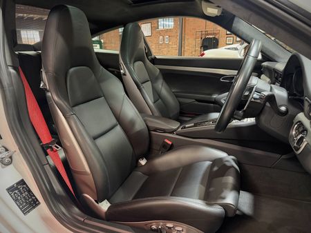 2017-Porsche-911-Carrera-S-Auto_12