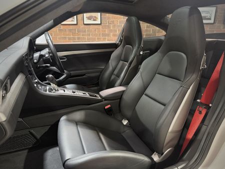 2017-Porsche-911-Carrera-S-Auto_15
