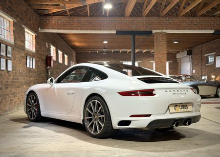 2017-Porsche-911-Carrera-S-Auto_1
