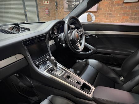 2017-Porsche-911-Carrera-S-Auto_19