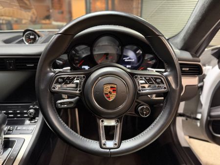 2017-Porsche-911-Carrera-S-Auto_20