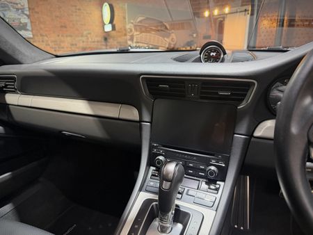 2017-Porsche-911-Carrera-S-Auto_24