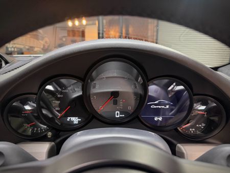 2017-Porsche-911-Carrera-S-Auto_25
