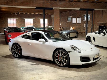 2017-Porsche-911-Carrera-S-Auto_3