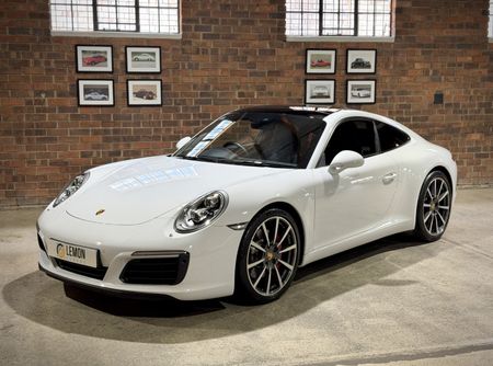 2017-Porsche-911-Carrera-S-Auto_5
