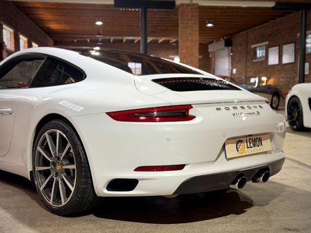 2017-Porsche-911-Carrera-S-Auto_7